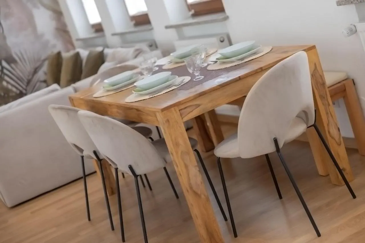 Kaza Guesthouse, Centrally Located 2 & 3 Bedroom Apartments In Augsburg