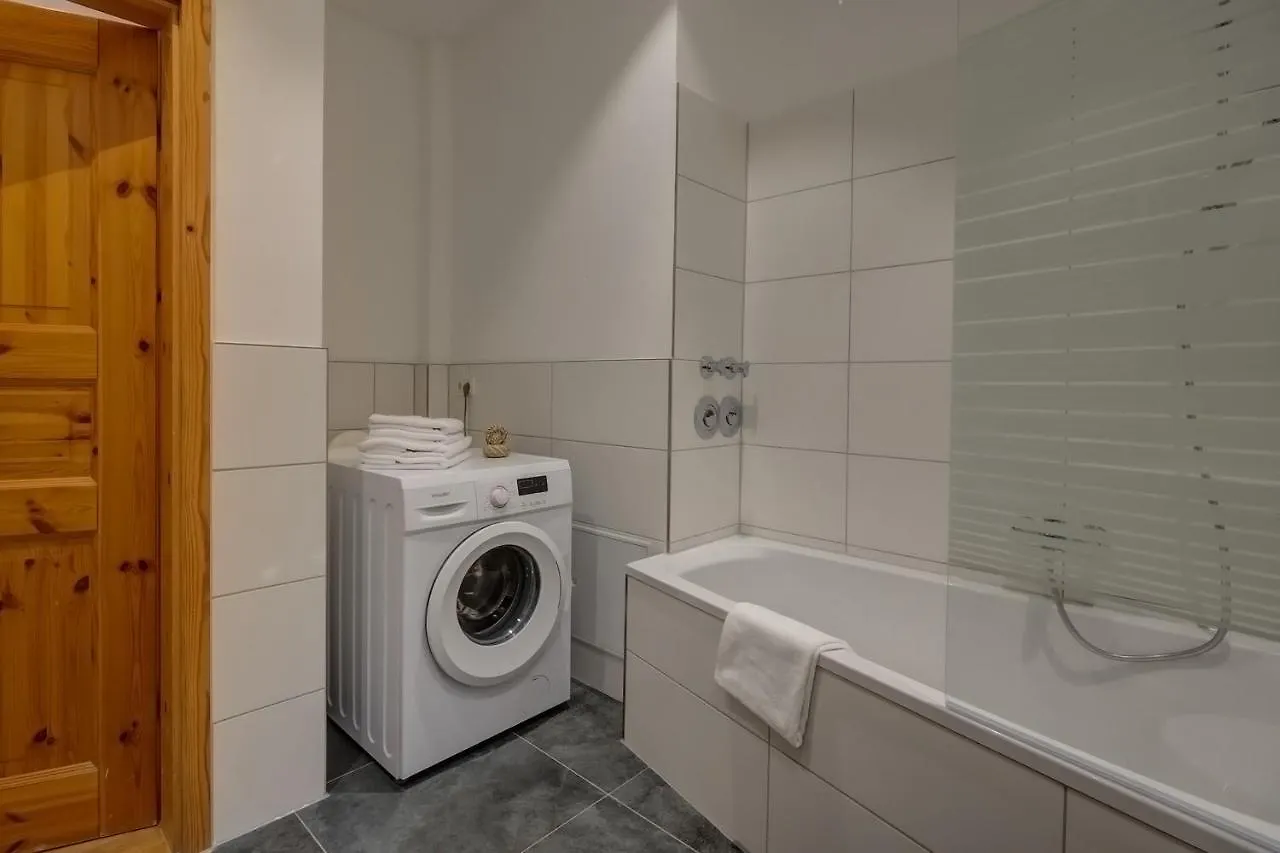 Kaza Guesthouse, Centrally Located 2 & 3 Bedroom Apartments In Augsburg