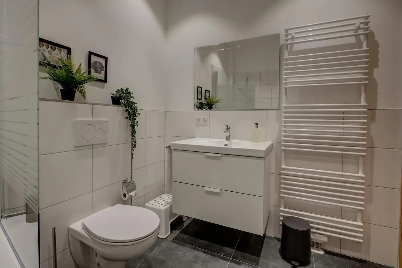 Kaza Guesthouse, Centrally Located 2 & 3 Bedroom Apartments In Augsburg
