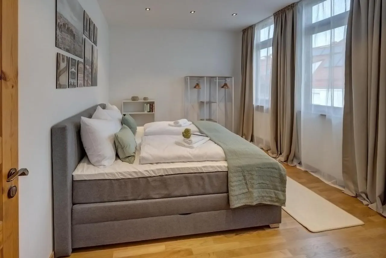 Kaza Guesthouse, Centrally Located 2 & 3 Bedroom Apartments In Augsburg 0*,