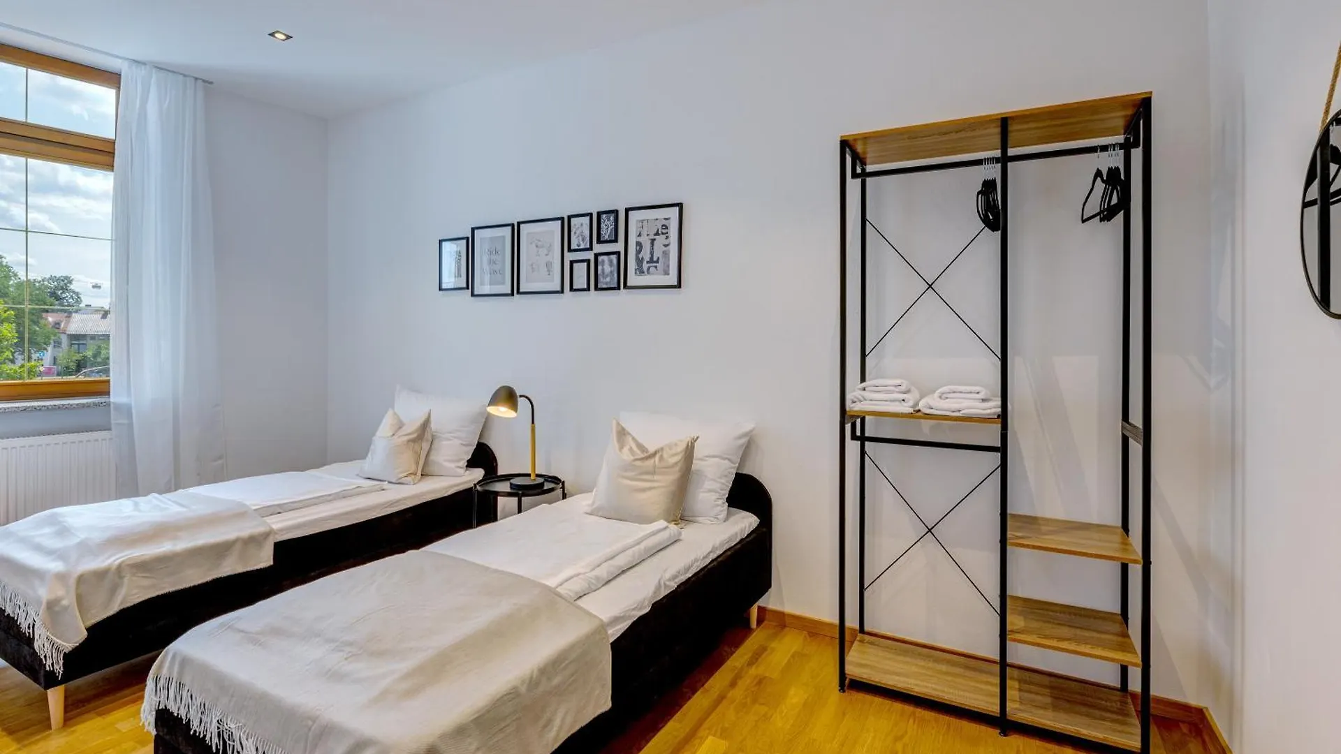 Kaza Guesthouse, Centrally Located 2 & 3 Bedroom Apartments In Augsburg