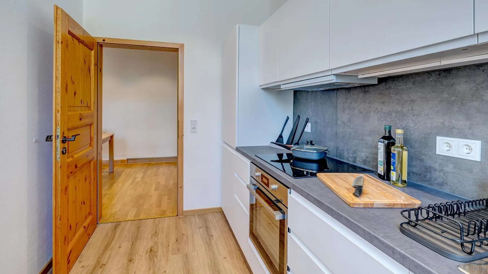 Kaza Guesthouse, Centrally Located 2 & 3 Bedroom Apartments In Augsburg Deutschland