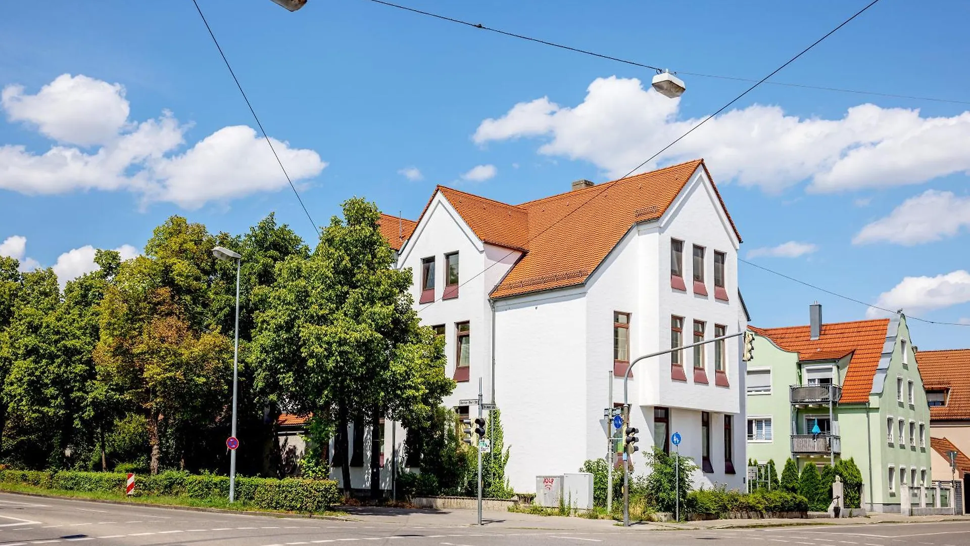 Kaza Guesthouse, Centrally Located 2 & 3 Bedroom Apartments In Augsburg