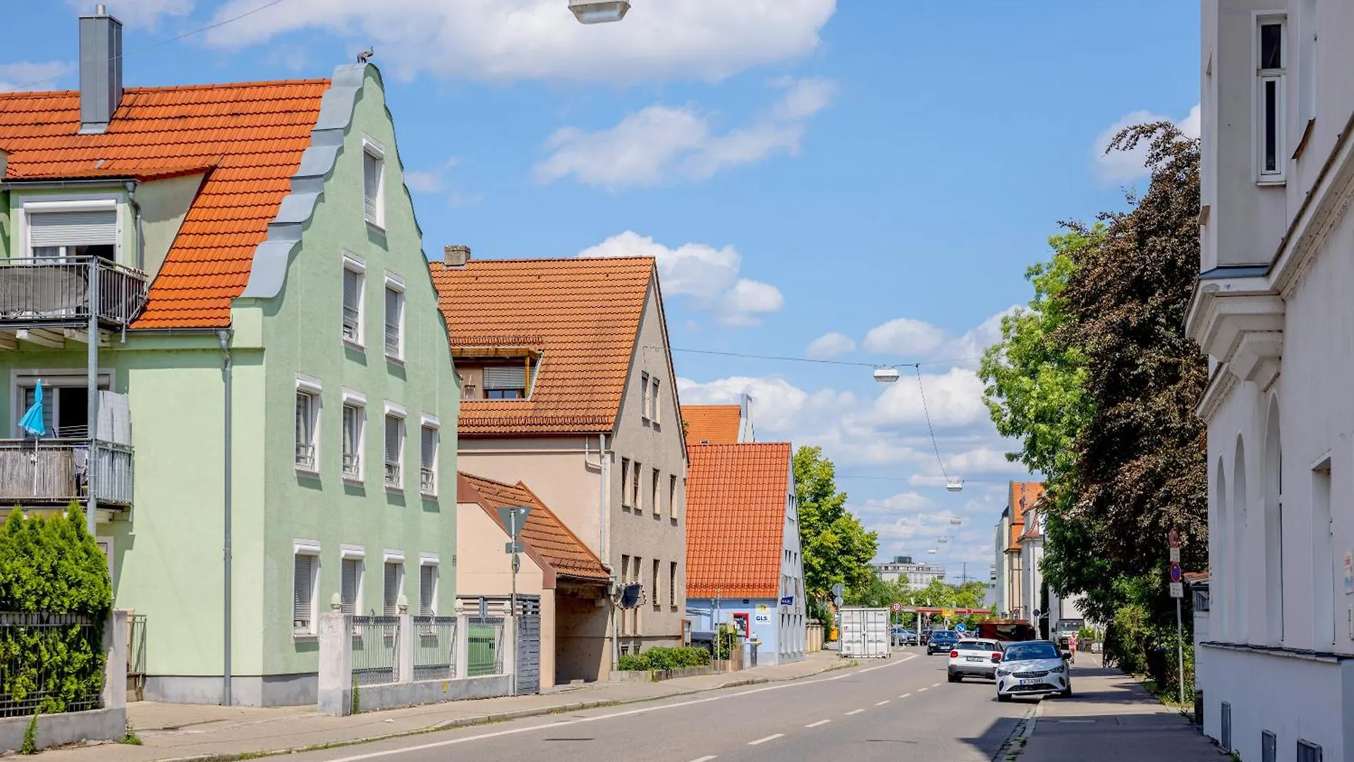 Kaza Guesthouse, Centrally Located 2 & 3 Bedroom Apartments In Augsburg