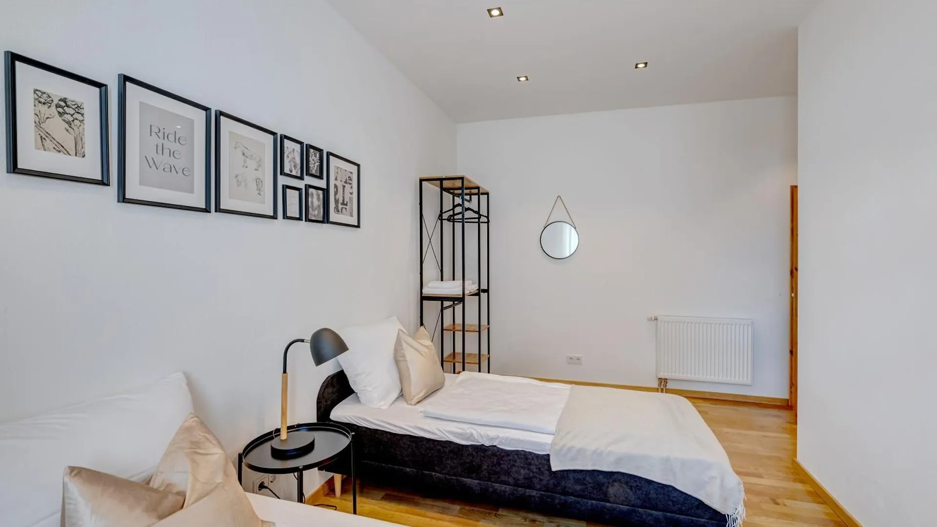 Kaza Guesthouse, Centrally Located 2 & 3 Bedroom Apartments In Augsburg