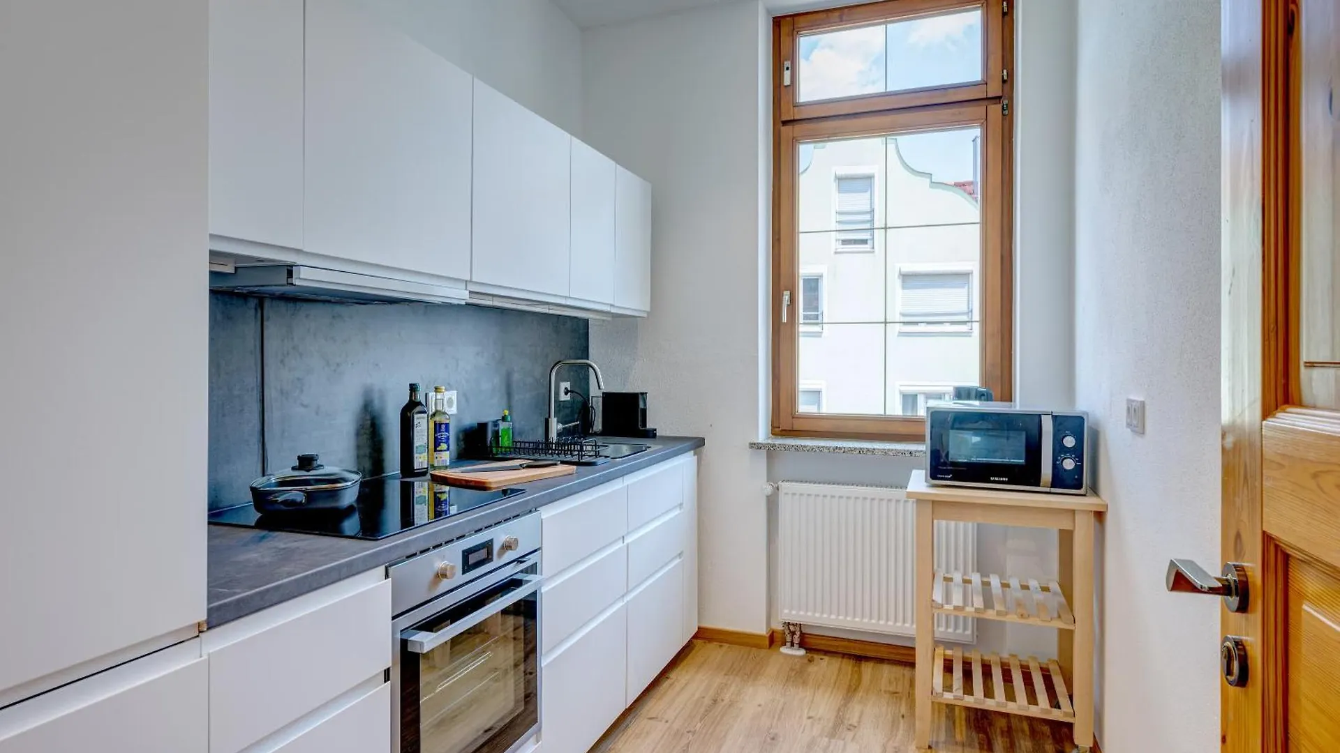 Kaza Guesthouse, Centrally Located 2 & 3 Bedroom Apartments In Augsburg 0*,